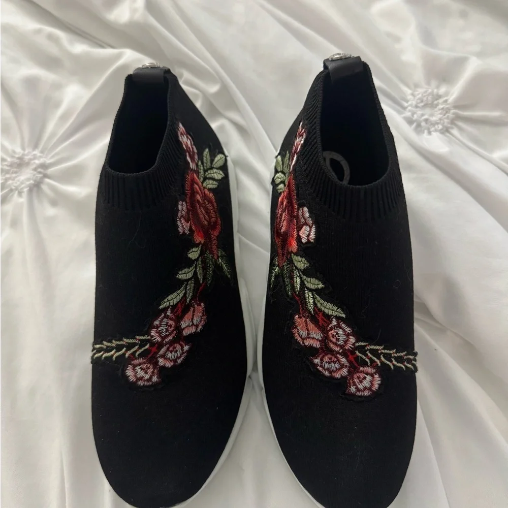 Floral Embroidered Black Slip-On Sneakers - Picture 3 of 6